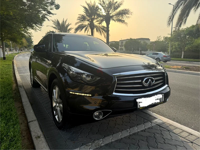Infinity Qx70 for sale 2014 model (first owner) very well maintained, 225000 km. GCC specs63398553590531114