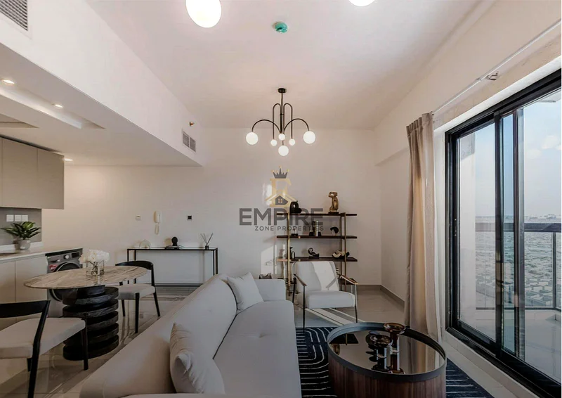 شقة واسعة مكونة من 3 غرف نوم + متجر / مؤثثة بالكامل / موقع ممتاز63994970585347111