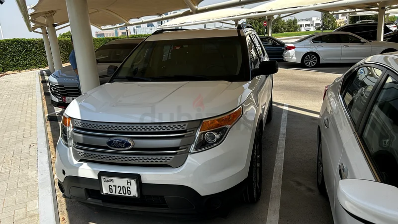 Well maintained Ford Explorer with low mileage63399889453954114