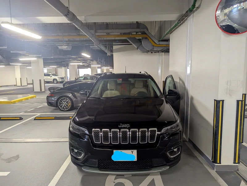 Jeep Cherokee 2019633985949382411125