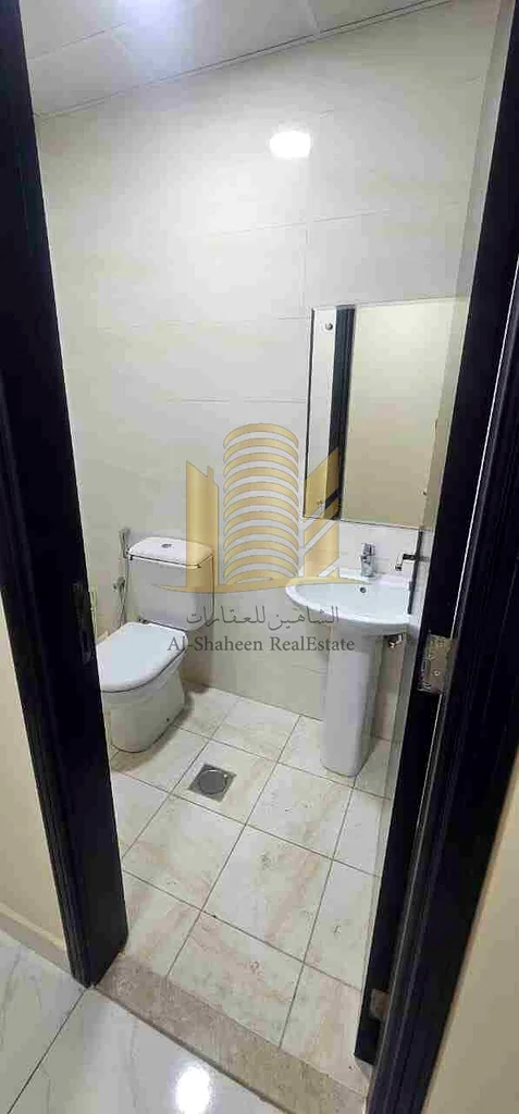 شقة بغرفة نوم واحدة للإيجار الشهري، غير مفروشة، في الجرف، بالقرب من السوق الصيني63713983608067114
