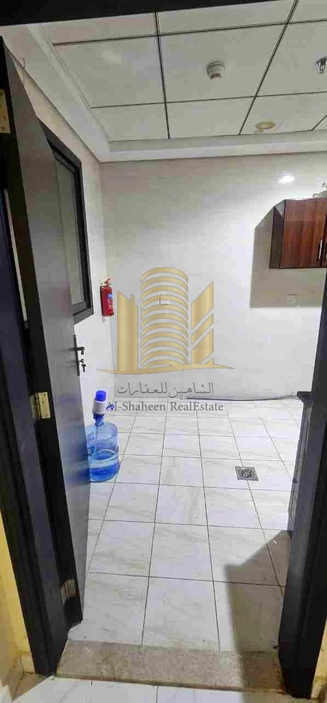 شقة بغرفة نوم واحدة للإيجار الشهري، غير مفروشة، في الجرف، بالقرب من السوق الصيني63713983608067113