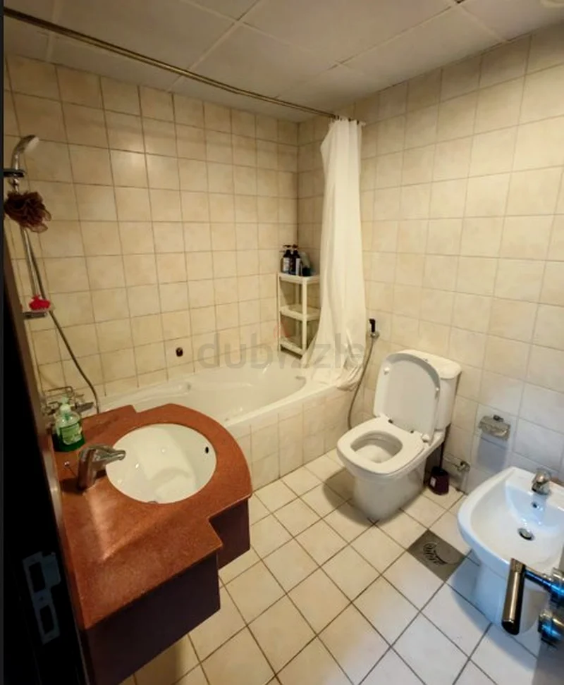 (Ladies Only) PARTITION attached TOILET – JLT Cluster Y63796260095874114