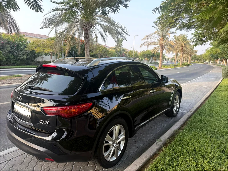 Infinity Qx70 for sale 2014 model (first owner) very well maintained, 225000 km. GCC specs63398553590531111