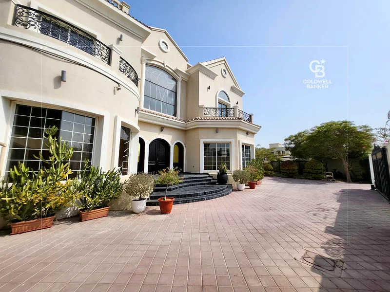 Marble finish | Large garden | Pool | Corner63743312166531110