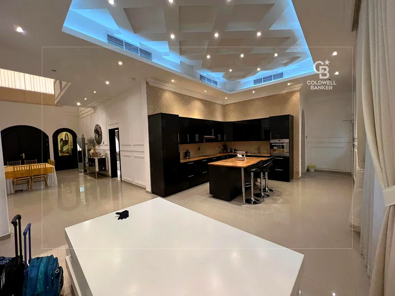 Marble finish | Large garden | Pool | Corner63743312166531114