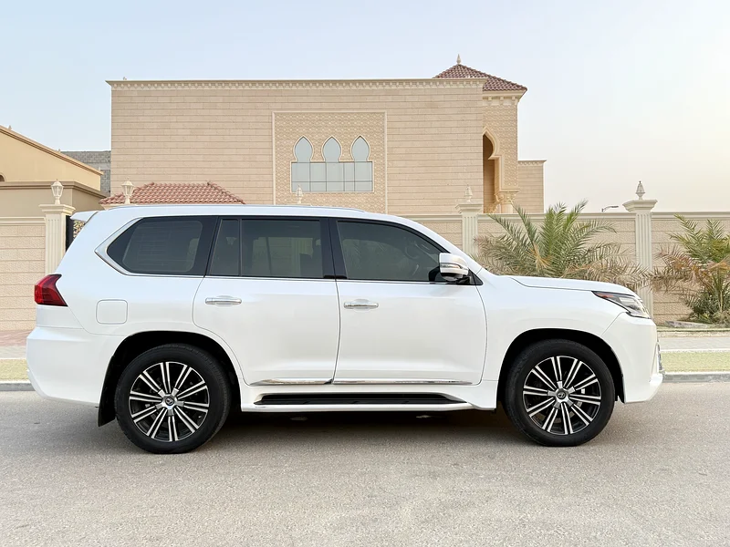 لكزز LX570  خليجي موديل 2018 ، صبغة وكالة و بحالة الوكالة كامل.63398636866561112