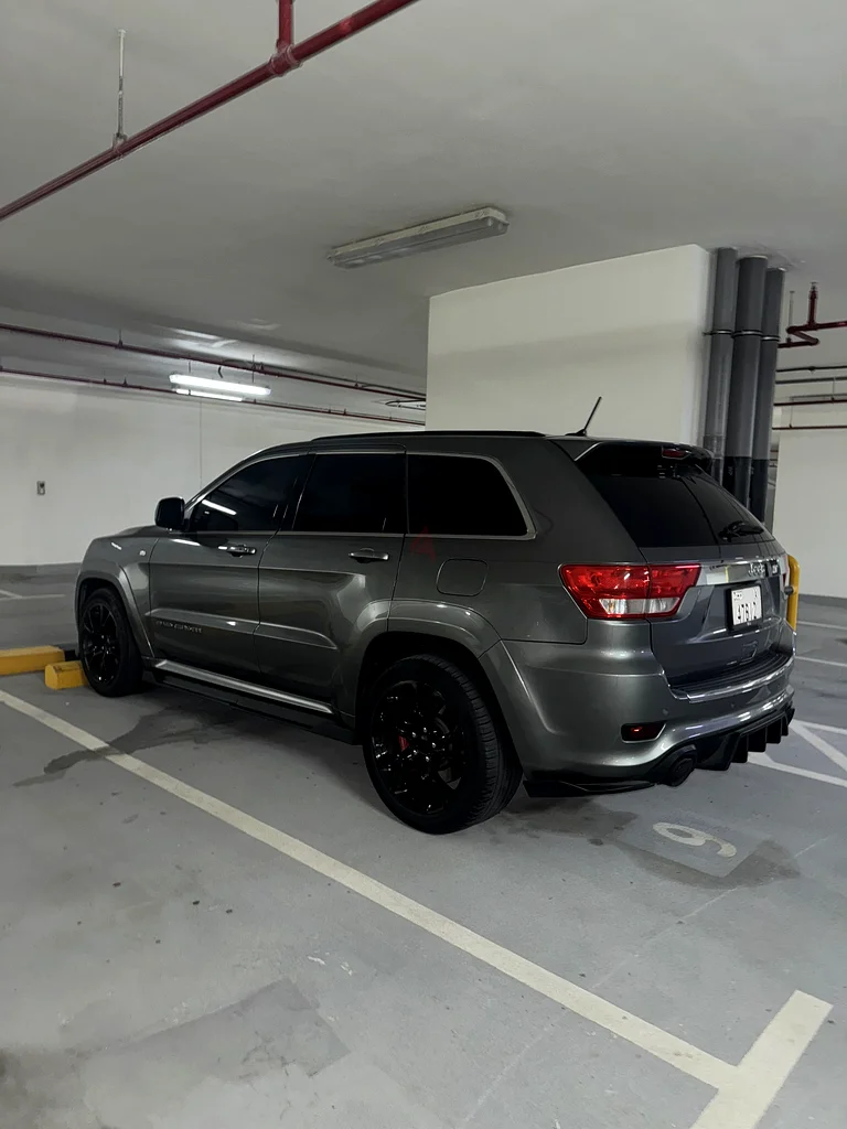 6.4 لتر جيب جراند شيروكي SRT8 بحالة ممتازة63398606994947111