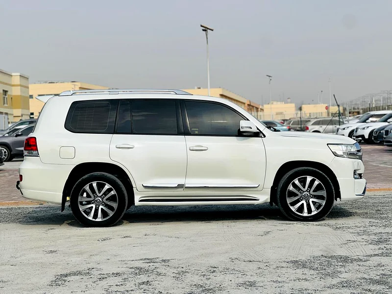 Toyota Land Cruiser // Gcc Space // Cylander 6 // Good conditions63399948317443113