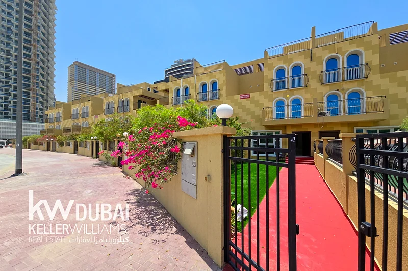 4 غرف نوم بالإضافة إلى خادمة | مفروشة | تم تجديدها بالكامل | شاغرة63781000226305114