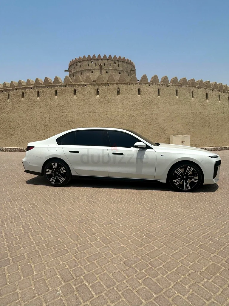 بي إم دبليو 740i63410294646017112