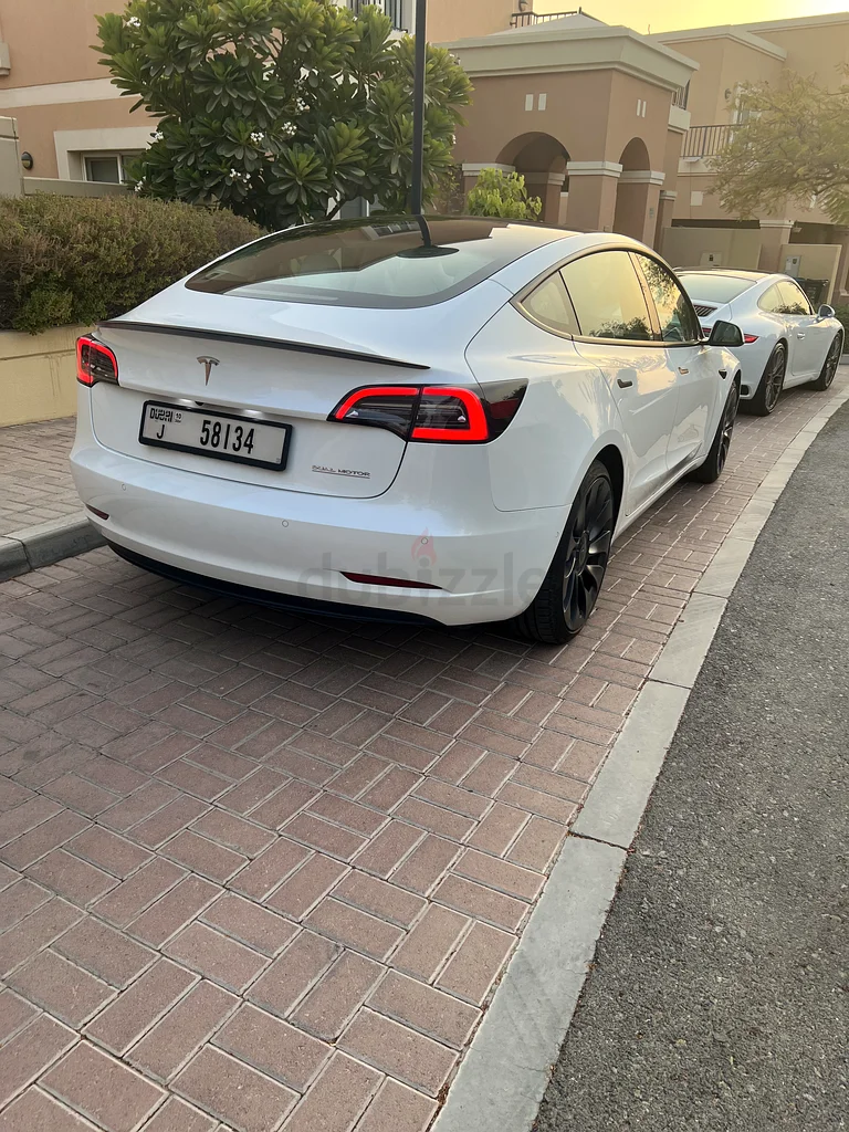 Tesla Model 3 Performance63398506339074111