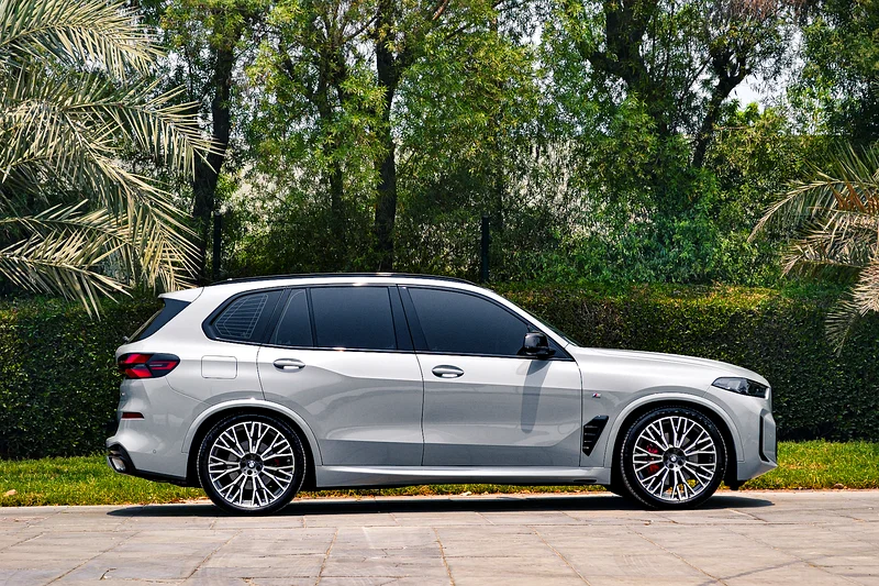 فردي XDrive 40i حزمة M مجهزة بالكامل سجل صيانة كامل وعقد صيانة مع AGMC63406212677377112