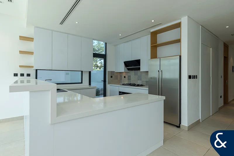 Corner Plot | Private Pool | Vacant Unit63926871600386113