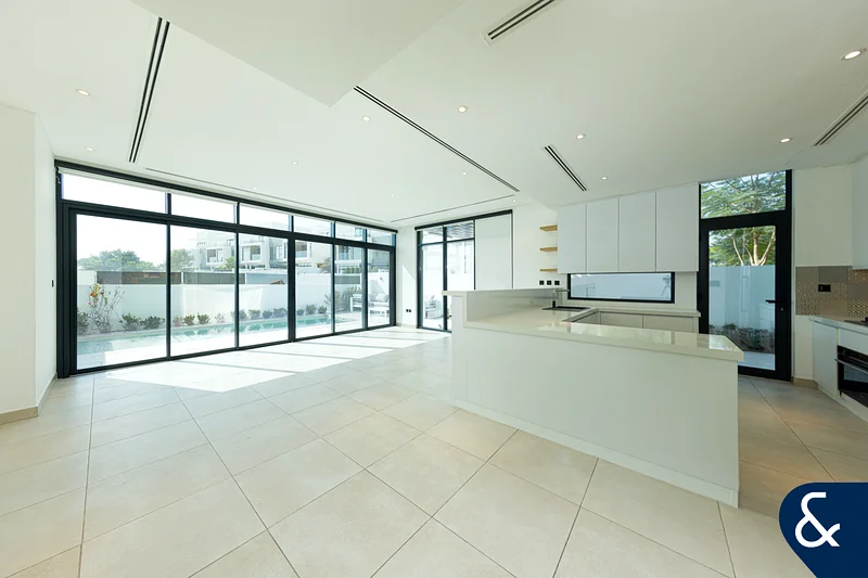 Corner Plot | Private Pool | Vacant Unit63926871600386111