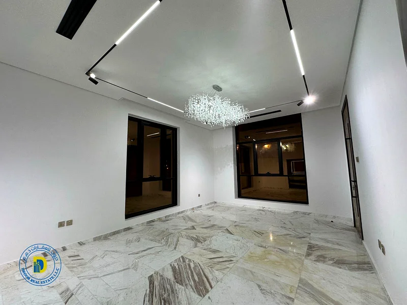 For sale, a 5-room, 3-story villa in Al Helio 2 area, including registration fees, a prime location, freehold, bank financing63907817345666113