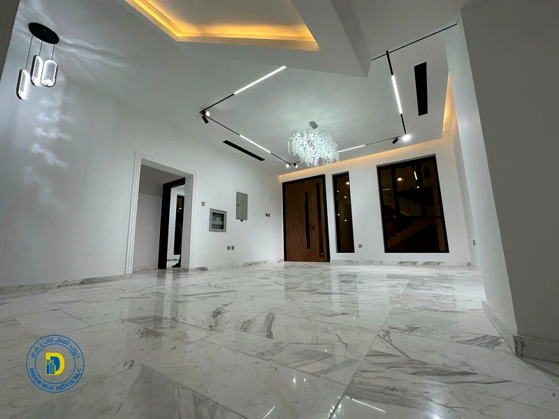 For sale, a 5-room, 3-story villa in Al Helio 2 area, including registration fees, a prime location, freehold, bank financing63907817345666112
