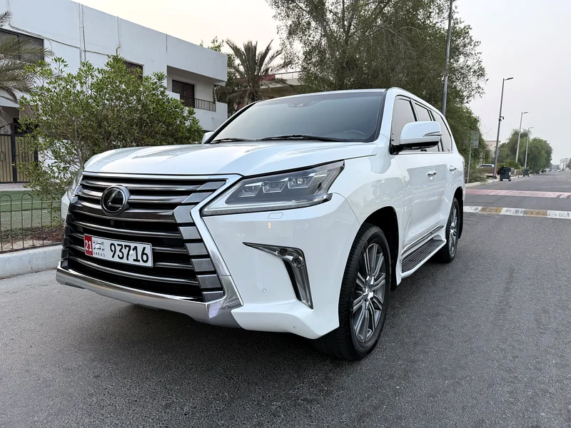 لكزز LX570 بلاتينيوم خليجي موديل 2016 ، صبغة وكالة و بحالة الوكالة كامل.63406918652931117