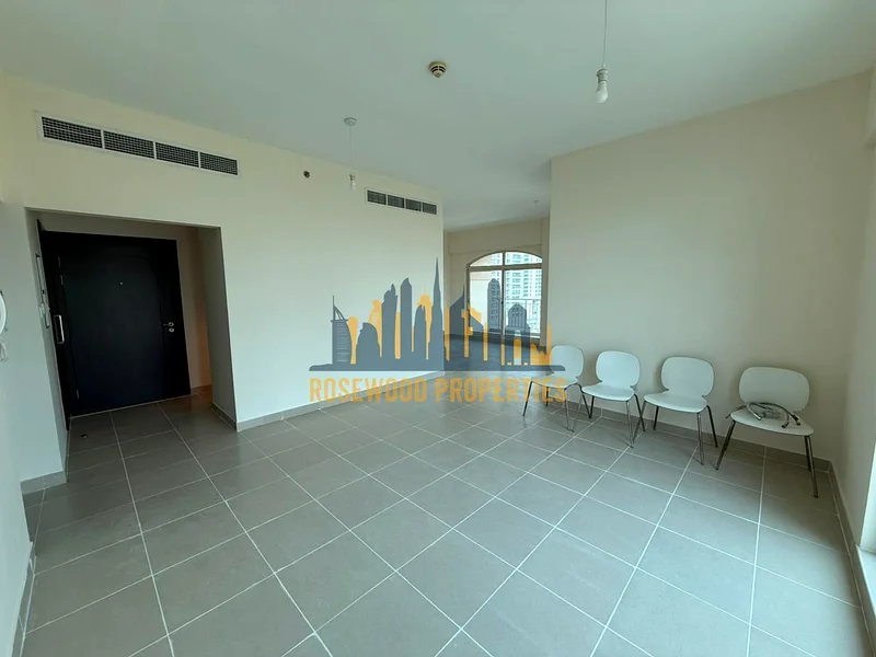 WELL MAINTAINED | POOL AND LAKE VIEW | VACANT63921492809987112