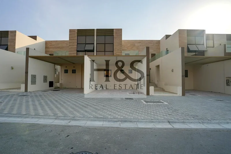 Brand New | Prime Location | Middle Unit63747901932291111