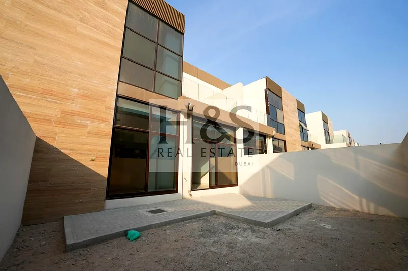 Brand New | Prime Location | Middle Unit63747901932291110