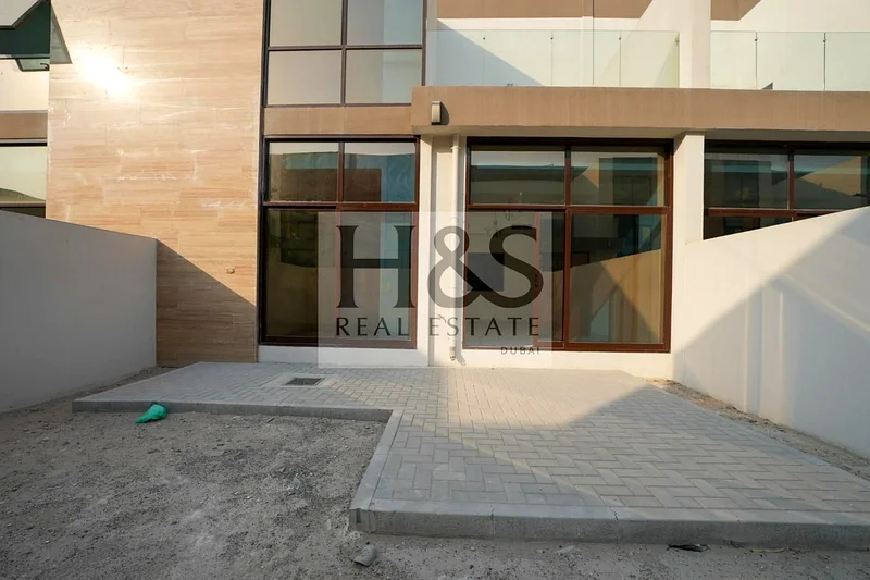 Brand New | Prime Location | Middle Unit63747901932291112