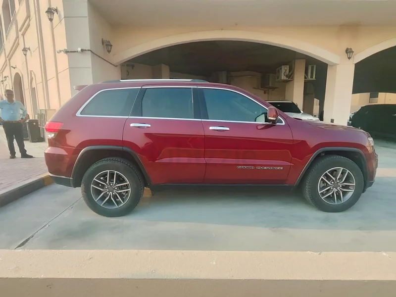 بقعة بورجوندي، بدون خدوش، كاملة المواصفات، خدمة من الوكالة، جراند تشيروكى 201963398606680193112