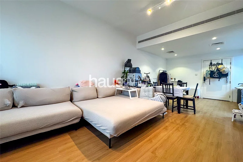 Vacant on Transfer | Private Garden | Renovated63919225680769111