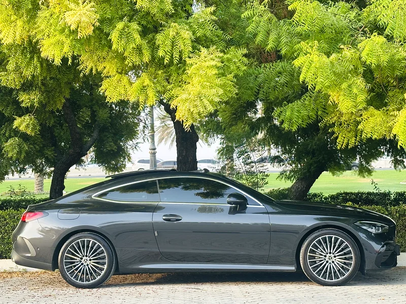 Mercedes-Benz CLE 200, accident-free, under warranty63403707122435112