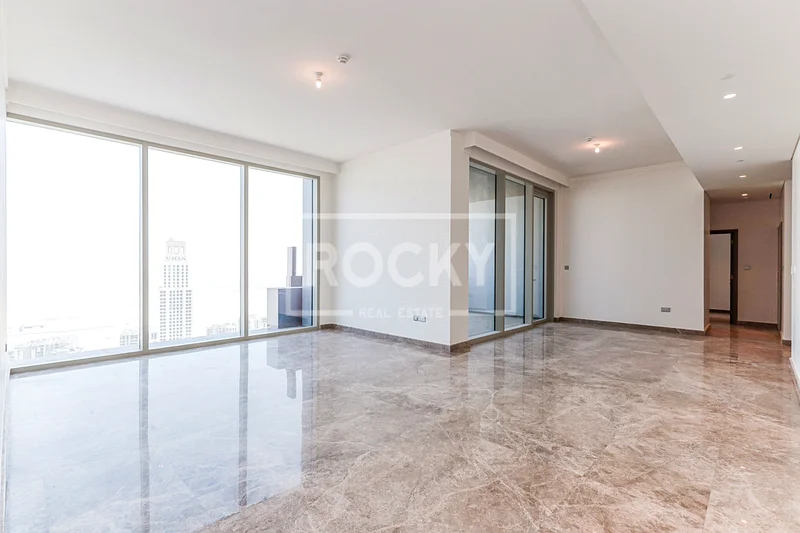 شقة فاخرة حديثة مكونة من 4 غرف نوم، جديدة بالكامل64026130633859112
