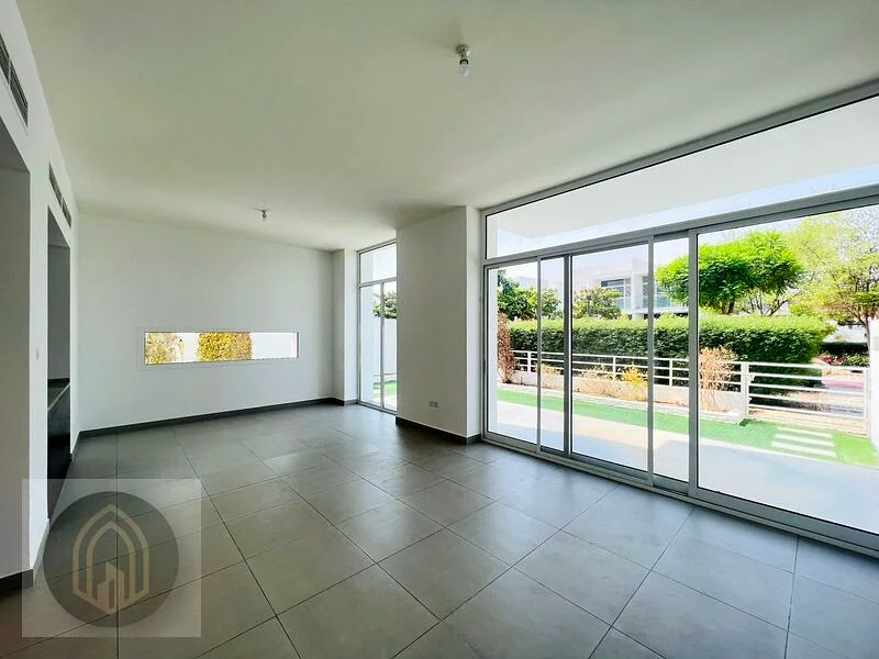 Single Row | Close to Amenities | Semi-Detached + Maid63731086445315114