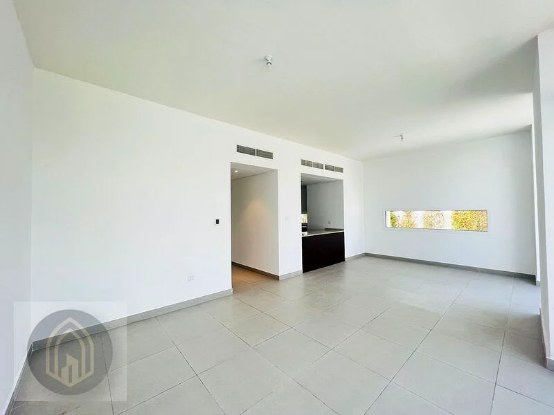 Single Row | Close to Amenities | Semi-Detached + Maid63731086445315113