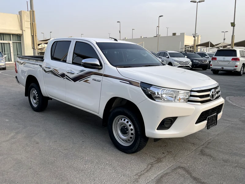 Toyota Hilux 2024 Gulf version 4X4 diesel manual transmission63401314118018112