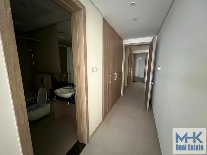 شاغر شقة كبيرة مكونة من غرفتي نوم ومخزن مع مطبخ مغلق في نسائم ميرديف هيلز63922165784067111