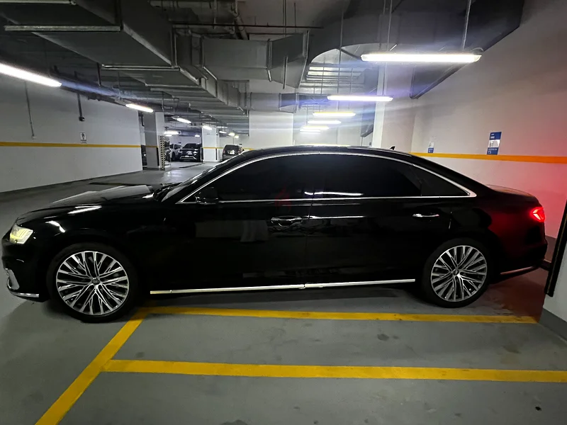 Audi A8L 60 TFSI | V8 | Warranty Service Contract Until March 2027, Unlimited KM (Royal Swiss)63406921556611112