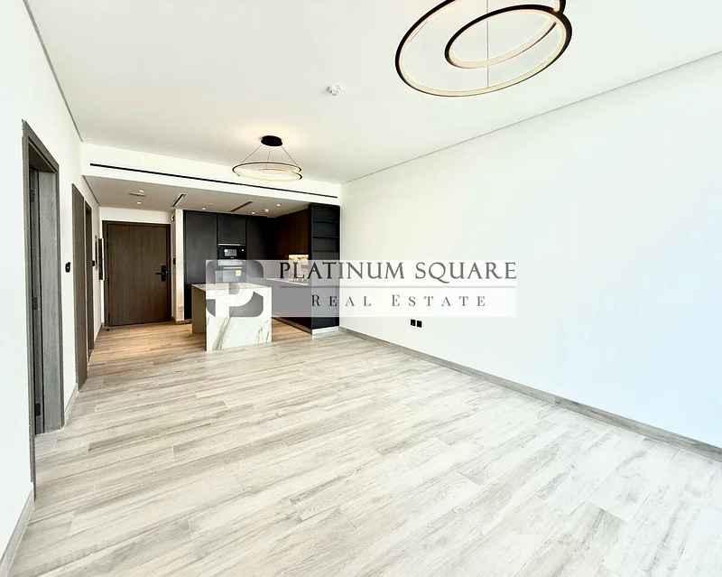 TOP Floor | Front View | Exclusive | Tenanted64042474961154112