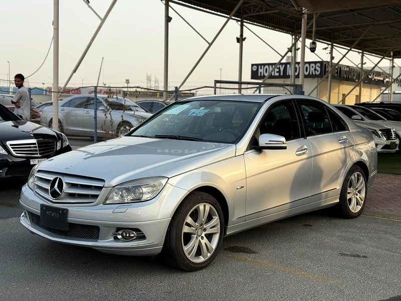 PRE-OWNED MERCEDES BENZ C-300 2010 JAPAN IMPORT63402411804290112