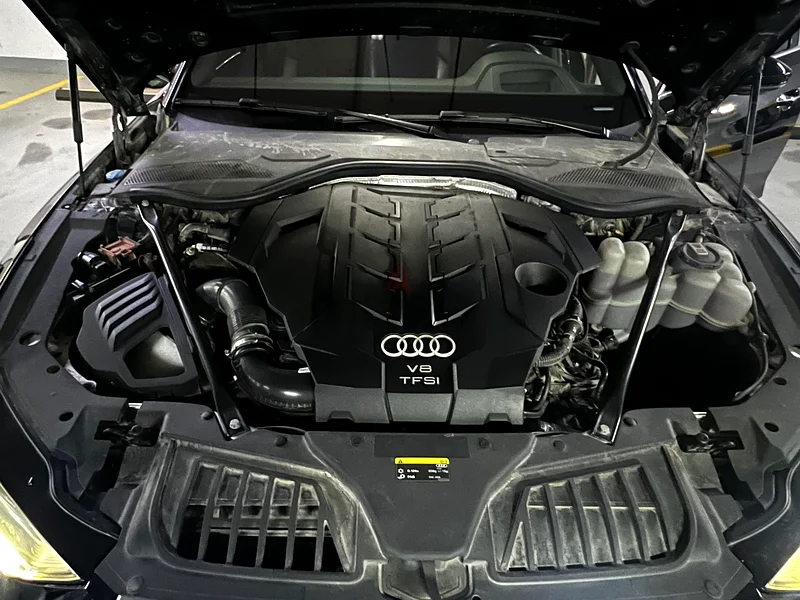 Audi A8L 60 TFSI | V8 | Warranty Service Contract Until March 2027, Unlimited KM (Royal Swiss)63406921556611114
