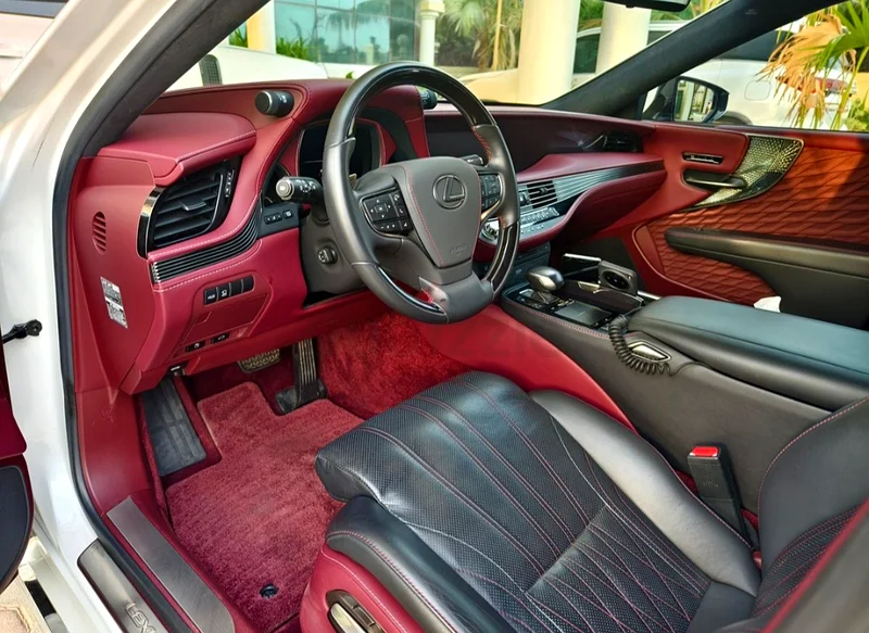 Lexus LS500h (GCC - Al Futtaim)63398644572802113