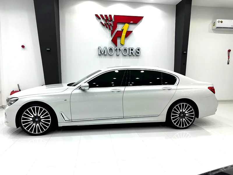 BMW 730 Li, white color, saffron interior, in excellent condition, heads-up display, power doors, 21-inch rims63411930989571113