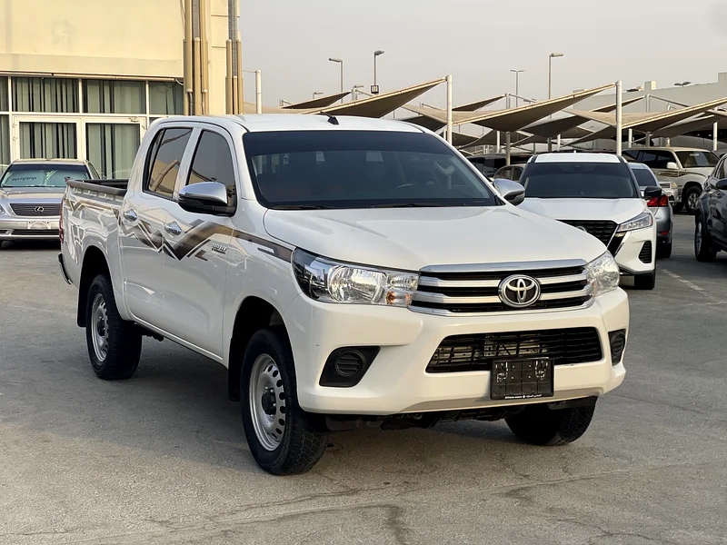 Toyota Hilux 2024 Gulf version 4X4 diesel manual transmission63401314118018111
