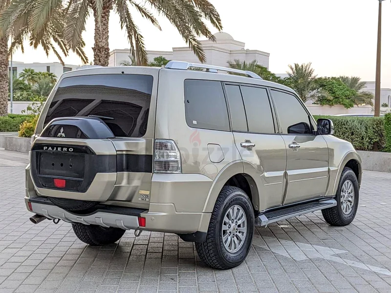 2015 PAJERO GCC MID OPTION IN GOOD CONDITION63398588458883114