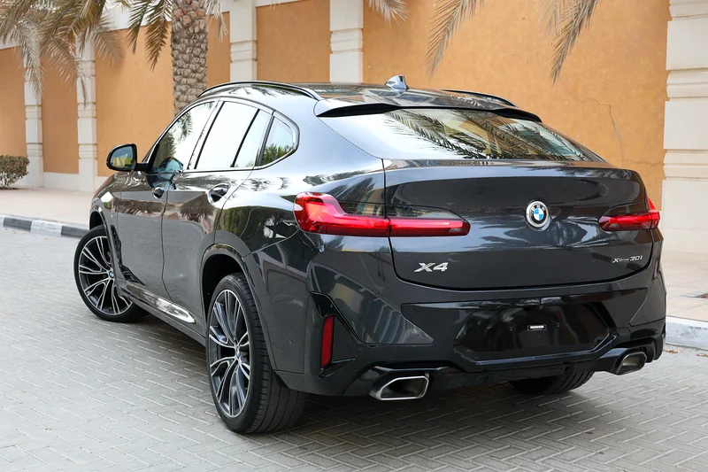 BMW X4 -xDrive 30i-kit M SPORT-2022-UNDER WARRANTY-76000KM-GCC SPECS63406148658435113