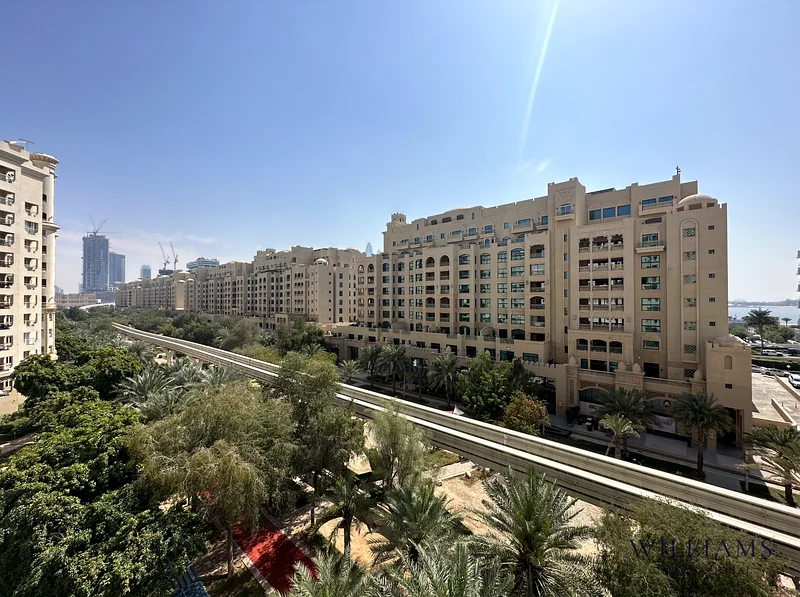 شاغرة | تجديدات فاخرة | إطلالات على الحديقة64009548636931111