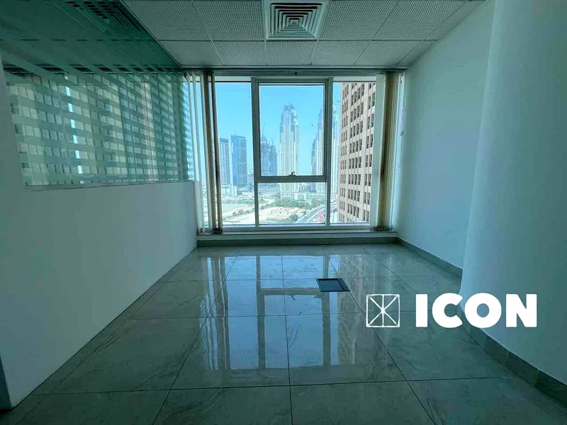 Prime location | Vacant | Private washroom & Pantry  | Very Bright63826858347522114