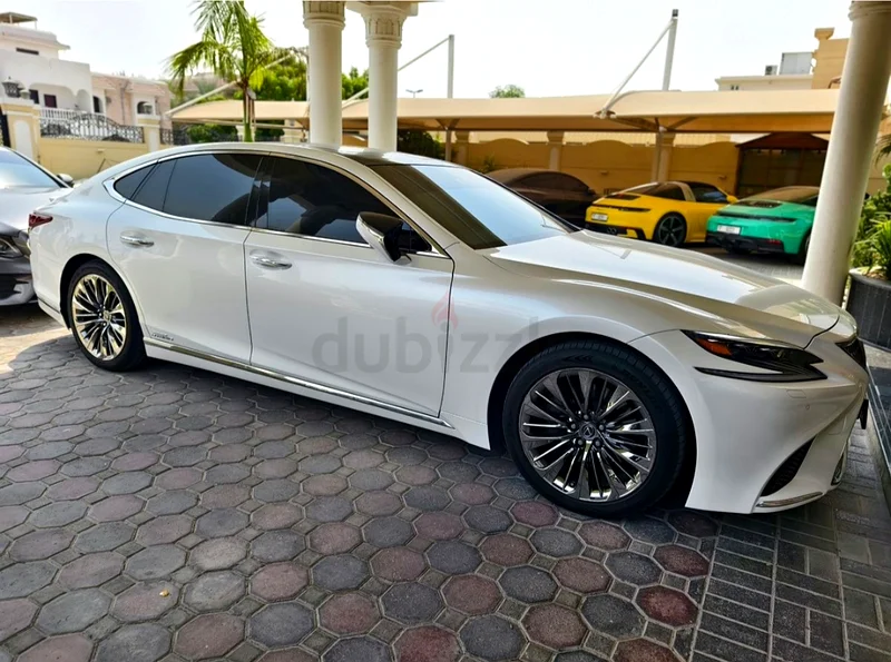 Lexus LS500h (GCC - Al Futtaim)63398644572802112