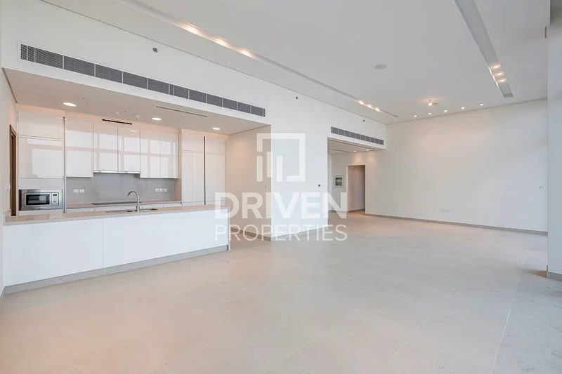 Canal-Facing | Open Layout | Prime Location63949512769281112