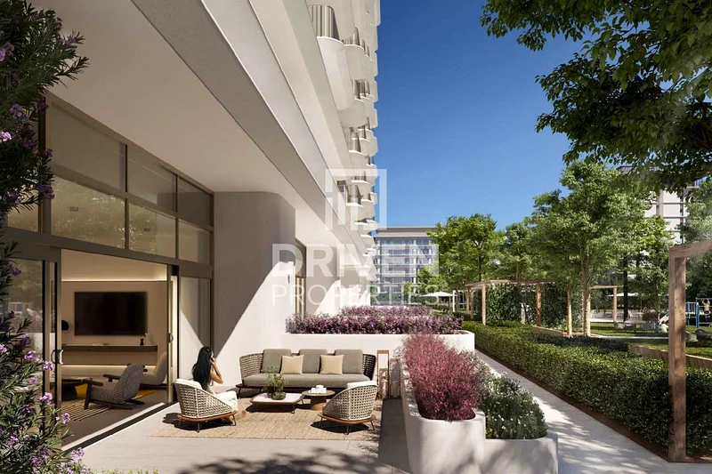 Resale Apt | Modern Layout with Pool View63939673520641113