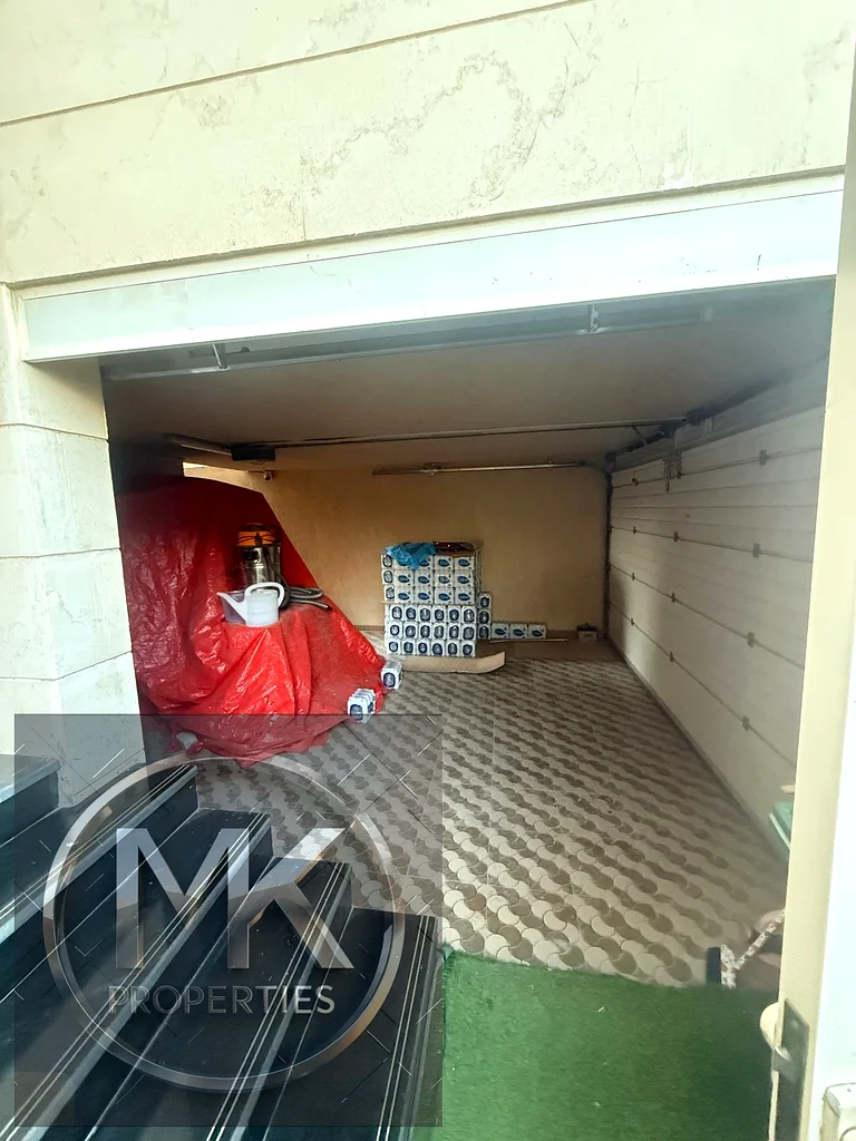 في إن هيليو بالقرب من الطريق الرئيسي فيلا فاخرة جاهزة للبيع.63910866311298113