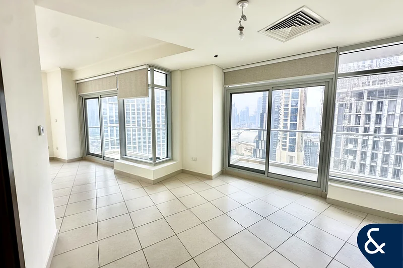 Unfurnished | Double Balcony | En-suite63769832258562112
